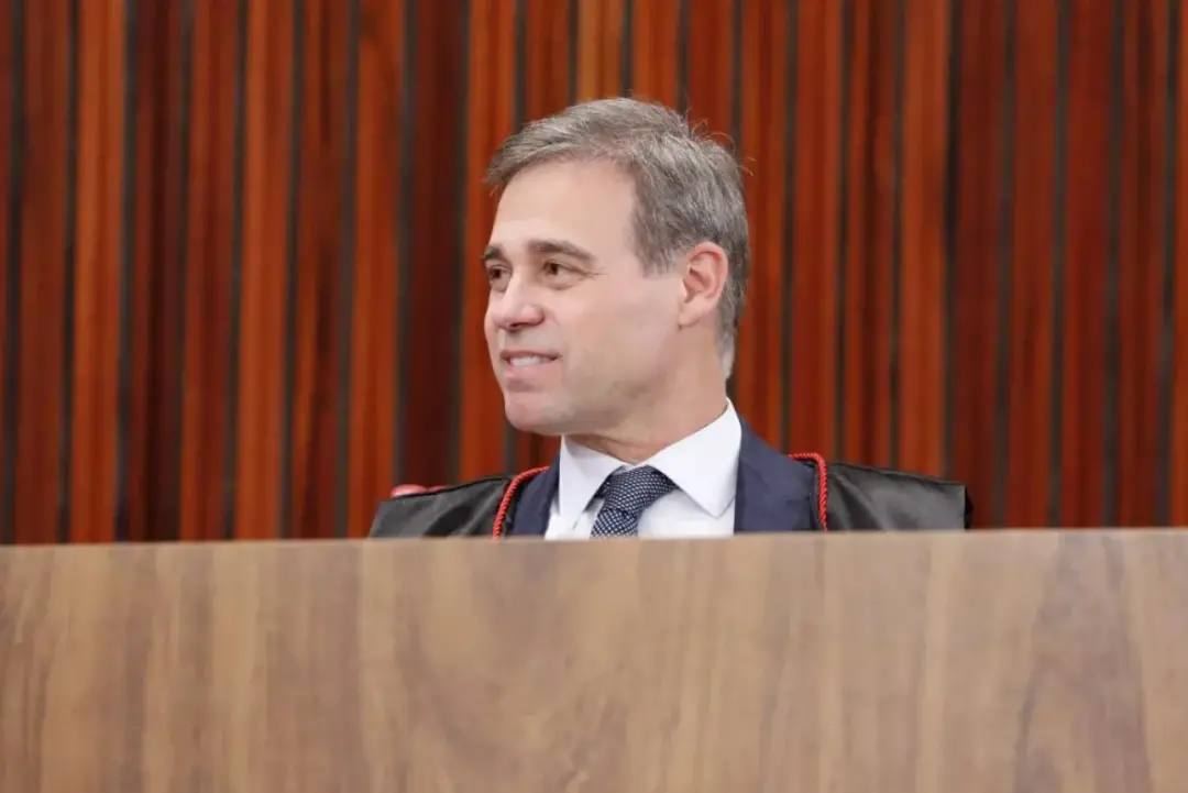 Ministro André Mendonça determinou que a campanha de Lula retire um vídeo do Instagram que dizia Se Flávio vence você p…