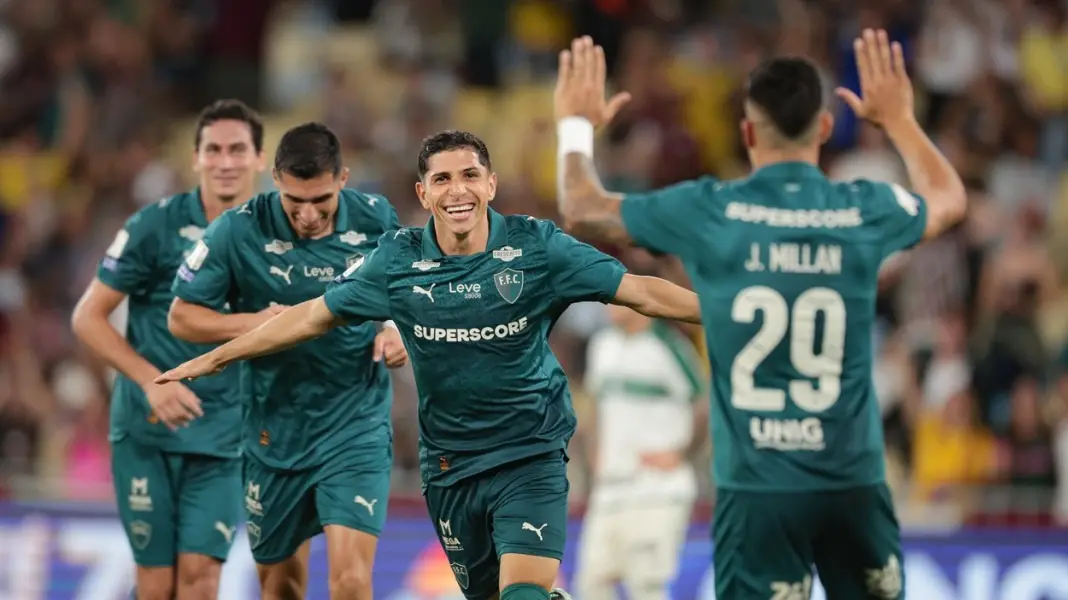 Fluminense venceu o Coritiba por 4 a 0 no Maracanã na quinta. Os gols de Savarino e Lucho Acosta garantem a terceira co…