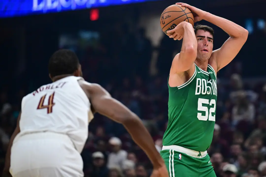Garza começou jogando com os Celtics contra os Cavaliers, pegando um rebote ofensivo e fazendo um triplé no primeiro qu…