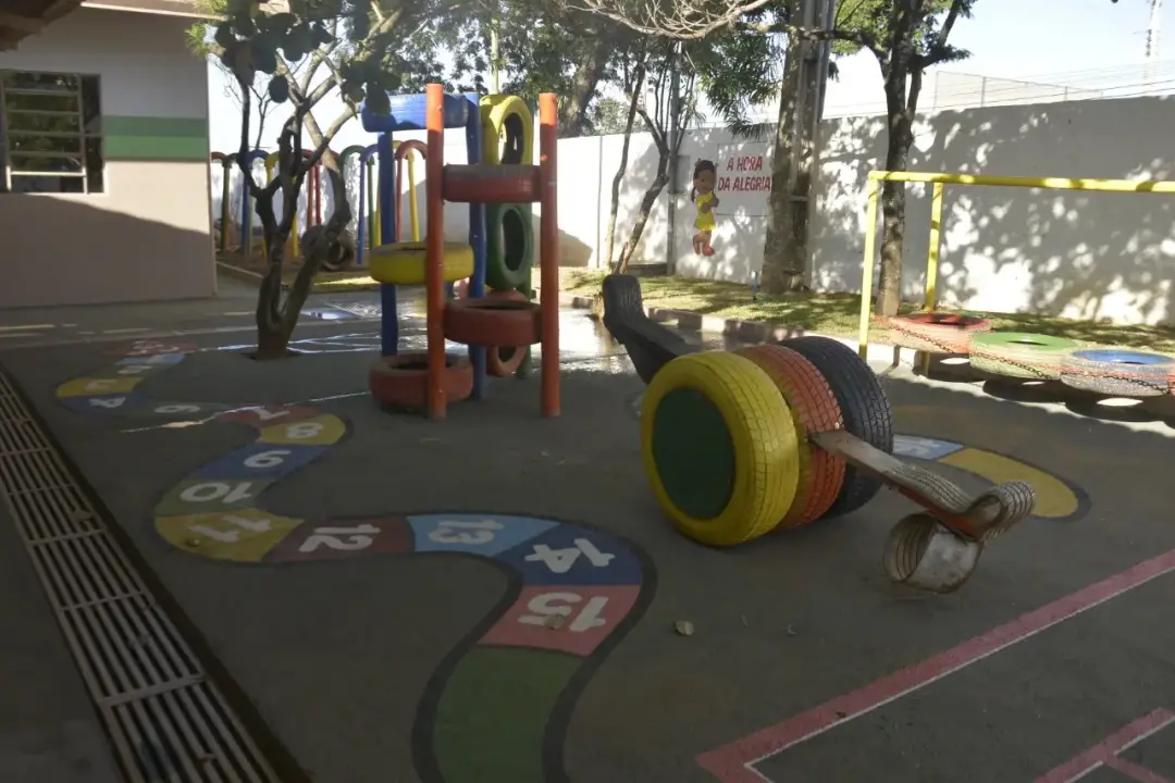 Vereadora pediu suspensão de 1.663 vagas de Agente Educativo em Aparecida de Goiânia. A representação ao MP-GO aponta q…