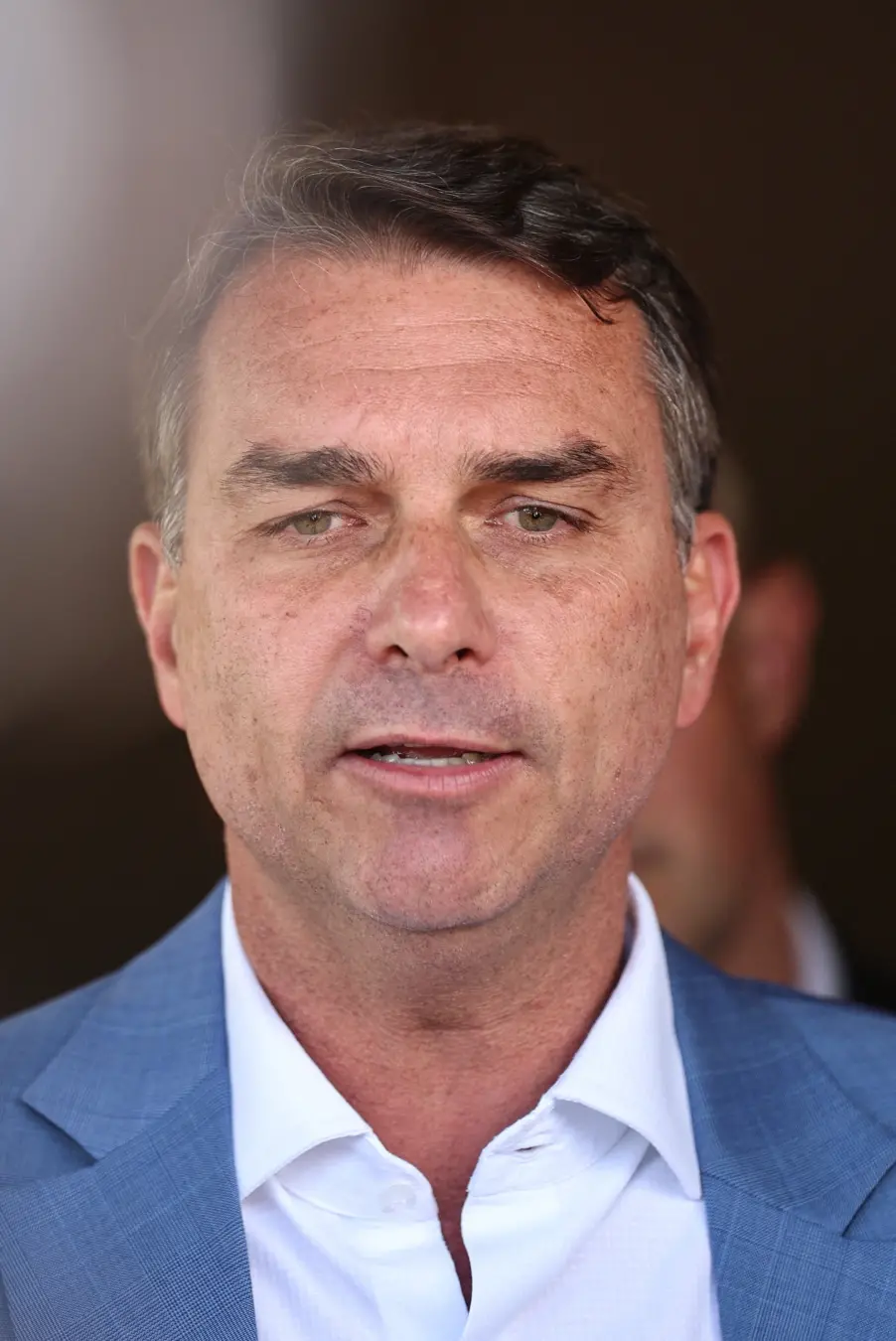 Flávio Bolsonaro falou que, se eleito, não brigará com Lula e tentará pacificar o Brasil. Essa postura soa diferente da…