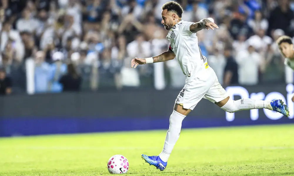 Neymar marcou dois pênaltis e o Santos empatou em 2 a 2 com o Flamengo na Vila Belmiro. A performance dele foi exaltada…