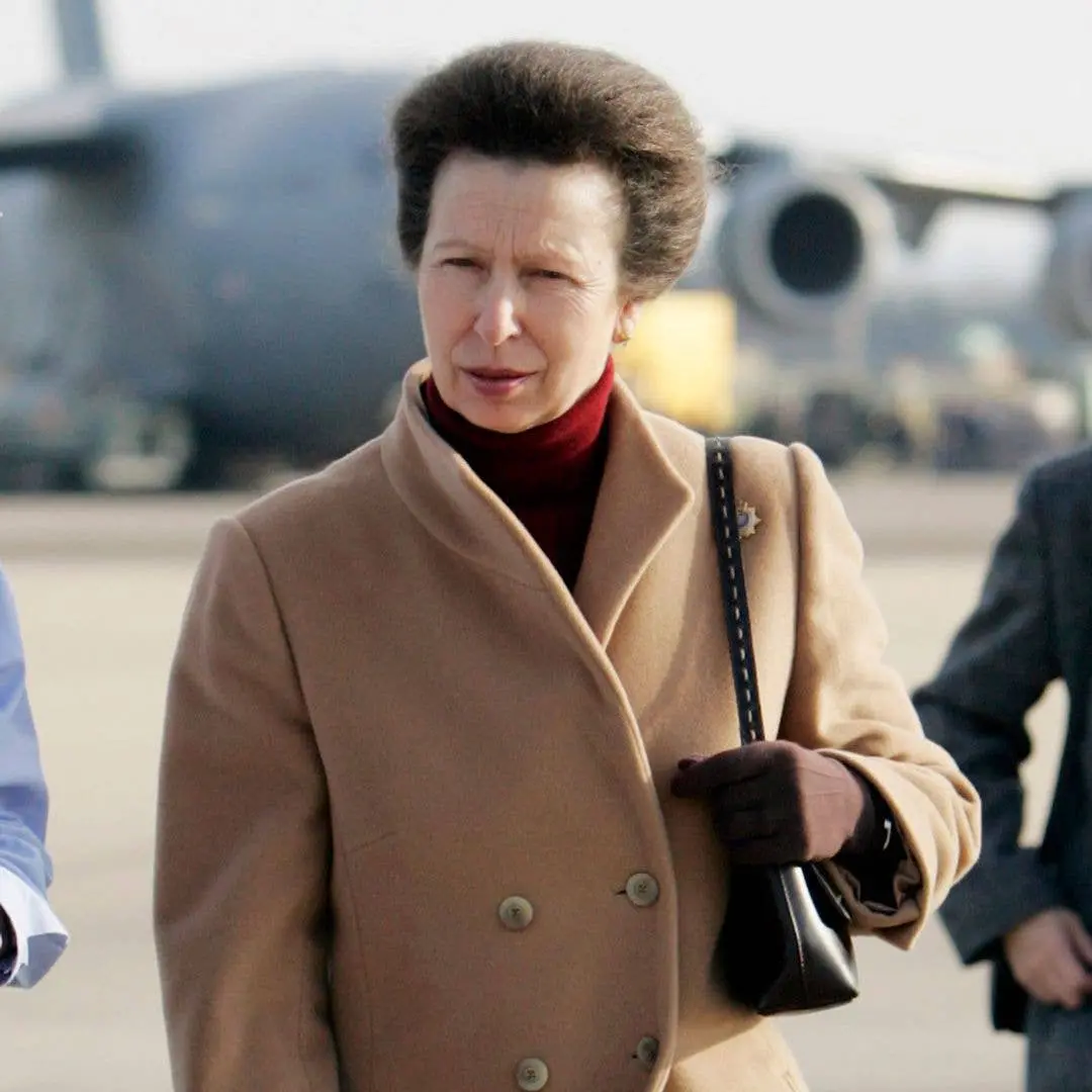 Princess Anne respondeu de forma espirituosa a um funcionário da comitiva real quando este comentou sobre a lembrança d…
