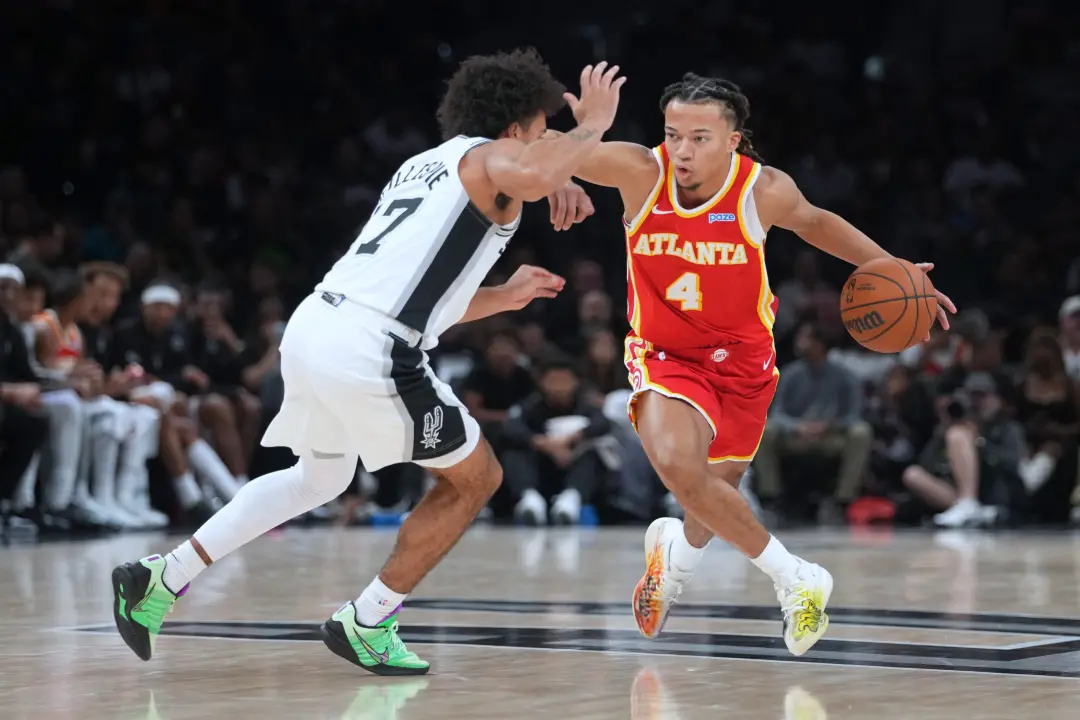 JaKobi Gillespie debutou com os Spurs na pré-temporada, marcando oito pontos e um roubo de bola em nove minutos no jogo…
