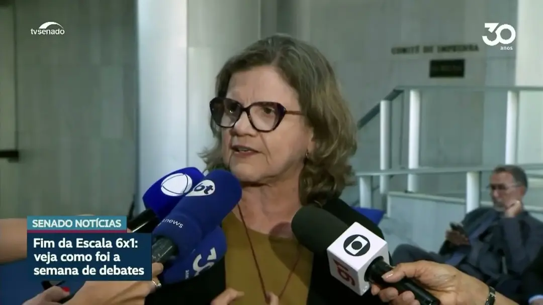 Senado debateu a PEC 221/2019, que propõe reduzir a jornada de 44 para 40 horas semanais, sem corte de salário. A reduç…