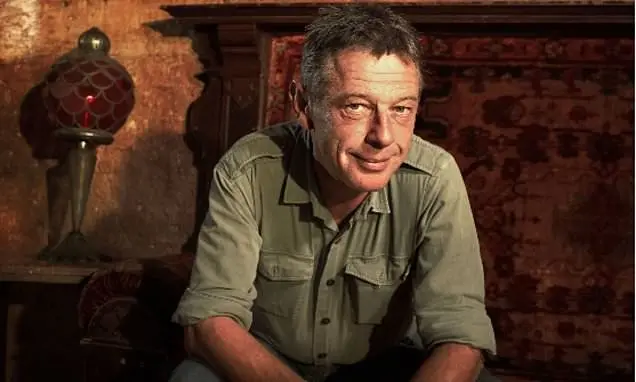 Andy Kershaw deixou uma fortuna de 425 mil libras para os dois filhos depois de falecer com câncer. É um jeito de deixa…