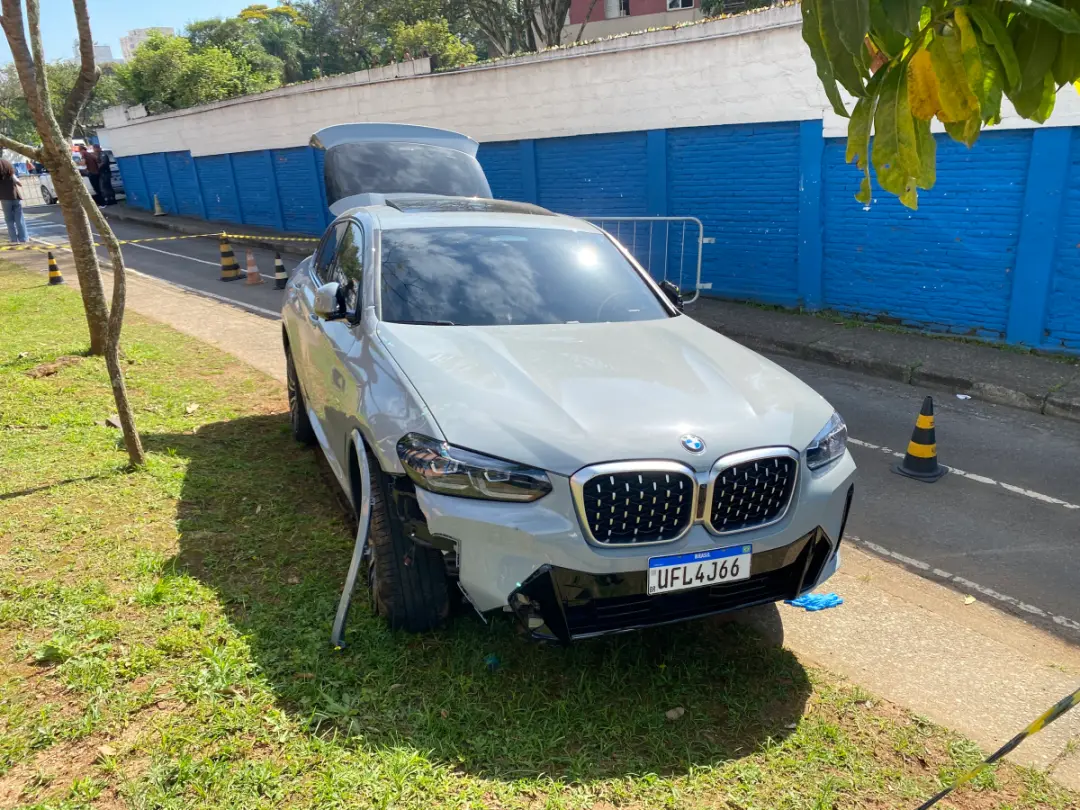 Daniel Santana, de 44 anos, foi preso em São Paulo depois de arrastar um morador de rua por 900 metros dirigindo em con…