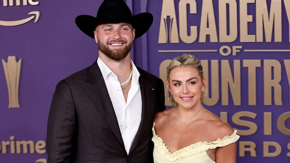 Jerry Jones, dos Cowboys, bateu na mesa de raiva após o time perder para Tampa, enquanto torcedores usaram a esposa do …