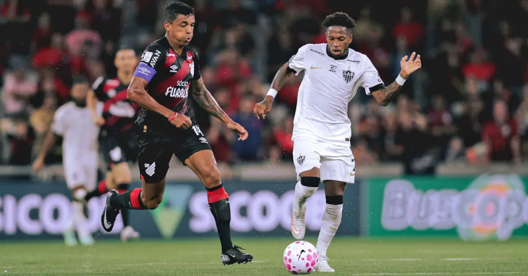 Arena da Baixada, Athletico e Atlético-MG empatam em 2 a 2 na 29 rodada do Brasileirão. A troca de gols, com marcações …