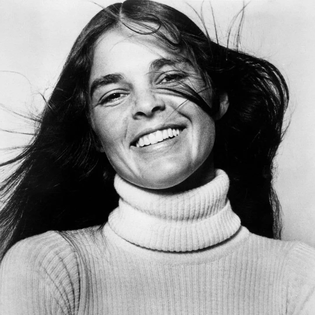 Ali MacGraw, rainha do cinema dos anos 70, sumiu das telas após casar com Steve McQueen, morando em Nova Mexico. Essa e…
