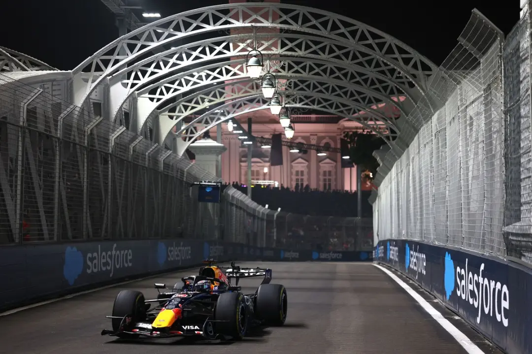 Verstappen liderou a pole do sprint em Singapura, sendo que essa é a primeira vez que ele faz isso na Marina Bay Street…