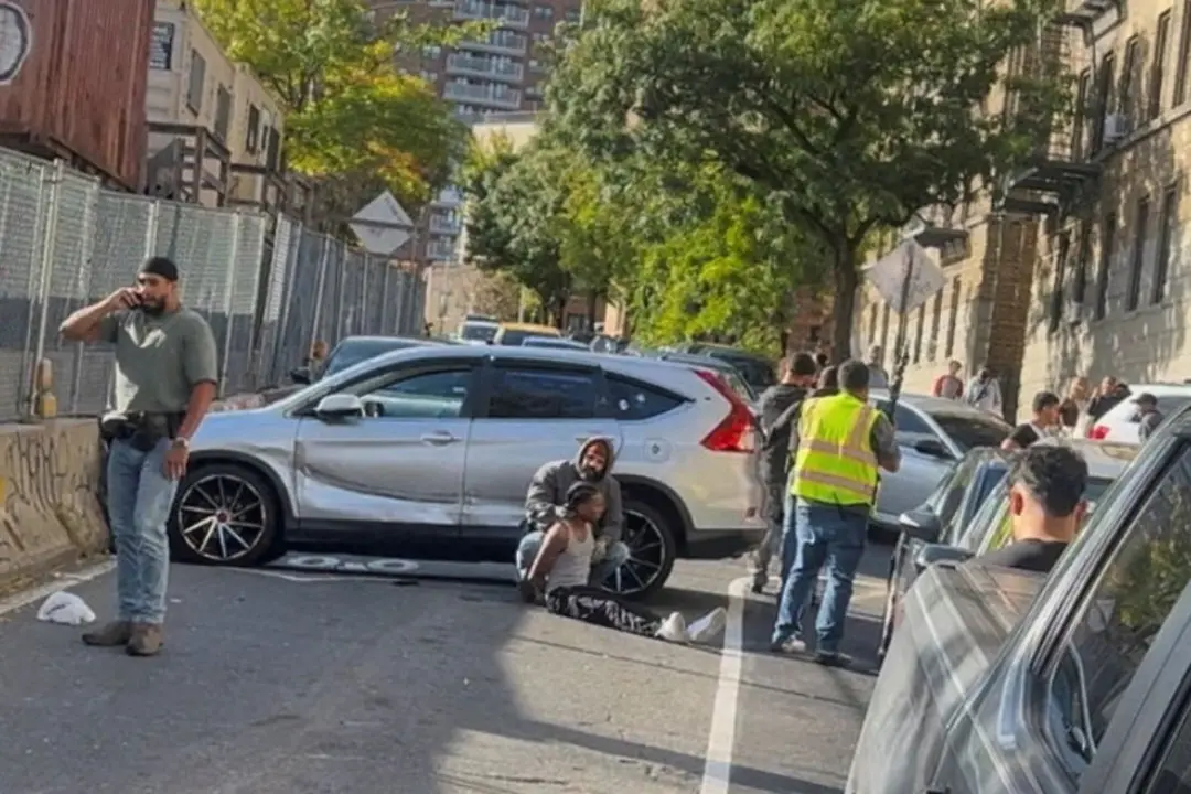 Nova York, 8 de outubro de 2026, um homem foi baleado por um agente do ICE durante operação no Bronx. A situação é grav…