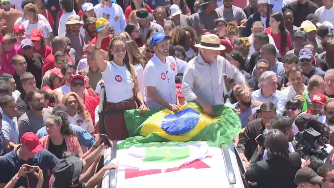 Lula e Leandro Grass juntos em Ceilândia, apoia Grass para o governo do DF, mesmo ele com 37 por cento nas pesquisas. O…