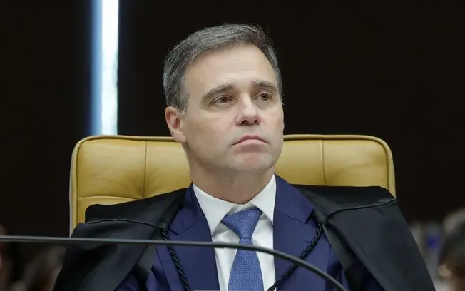 Ministro André Mendonça ordenou a remoção de vídeo de deputados, dando prazo de três horas sob pena de multa de R$ 10 m…