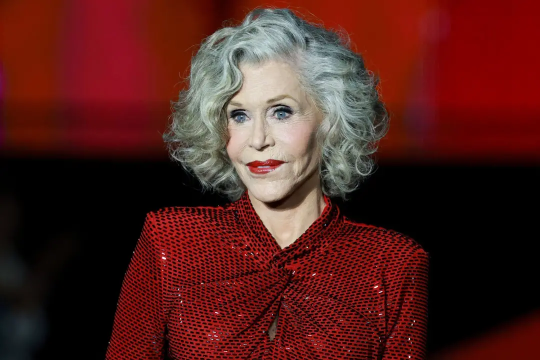 Jane Fonda mantém a forma aos 87 anos continuando a fazer musculação diariamente. Acho que a consistência em algo que a…