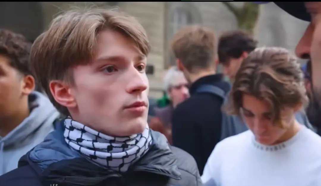 Jovem de 17 anos em Paris viralizou criticando a desigualdade social na França. Aos 17 anos, ele fala sobre a violência…