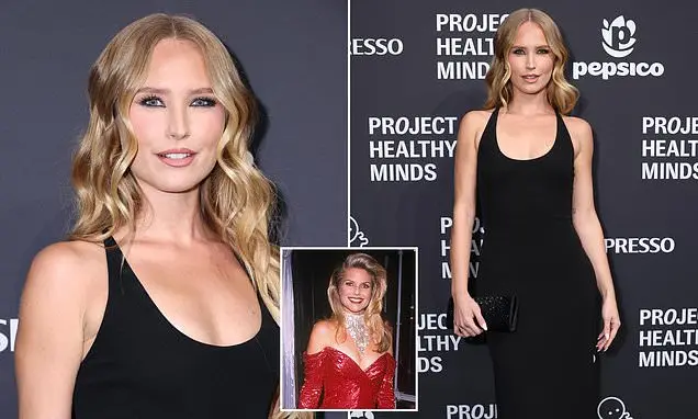 Sailor, 28 anos, apareceu em gala do dia mundial de saúde mental em Nova York com um vestido preto de decote baixo. A b…