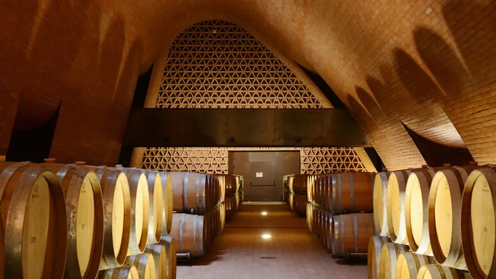 Cortona, Itália, registro de roubo de vinhos de 5 milhões de euros. A quadrilha invadiu a vinícola, desativou segurança…