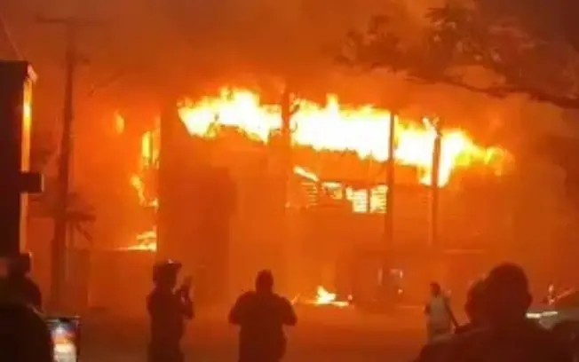 Incêndio na UFPE destruiu laboratórios de pesquisa, com prejuízo estimado em R$ 100 milhões. A perda afeta estudos impo…