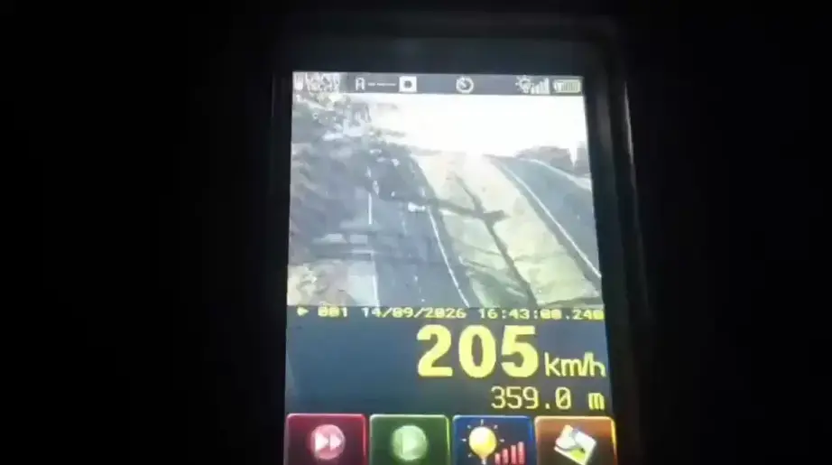 Um motorista foi flagrado a 205 km/h em Goiás, onde o limite era de 110 km/h, enquanto a PRF reforça fiscalização no fe…