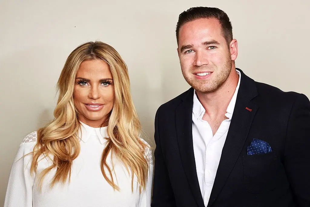 Kieran Hayler é julgado por abuso sexual de menor, acusado de fazer comentários tipo melhor amiga a uma menina de 13 an…