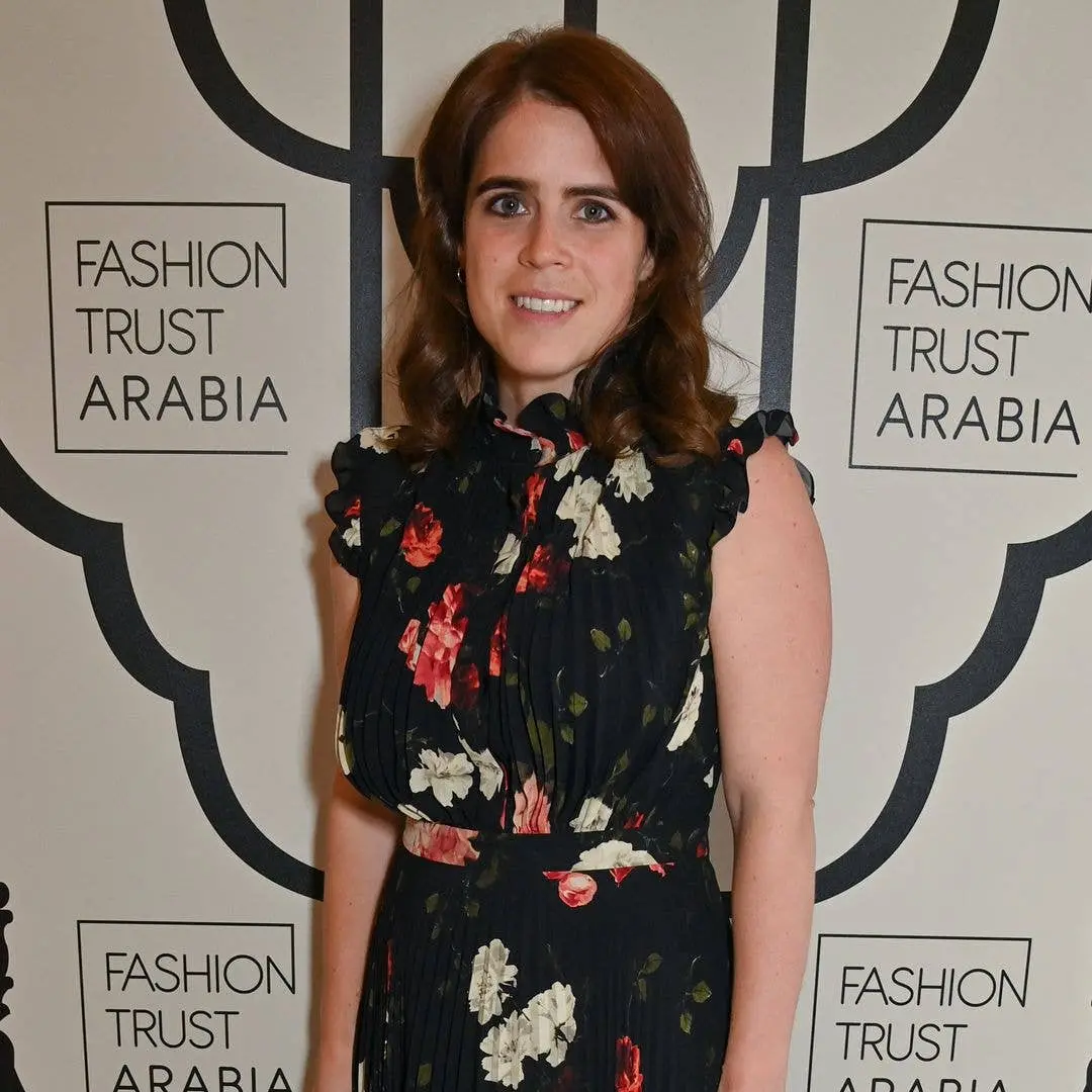 Princess Eugenie aparece em um minivestido e saltos arriscados. O estilo dela sempre chama a atenção, mas vejo que essa…