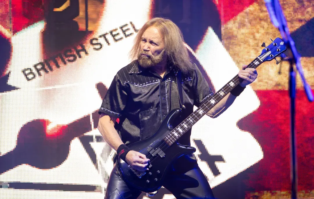 Ian Hill se aposentou do Judas Priest após 56 anos, por causa da artrite avançada que afeta seu ombro e mão. É um ciclo…