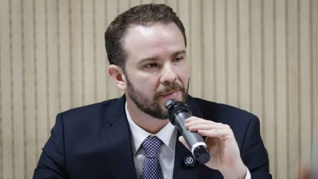 Governo federal prorroga e amplia a desoneração de tributos sobre combustíveis por mais um mês. Isso busca proteger a r…