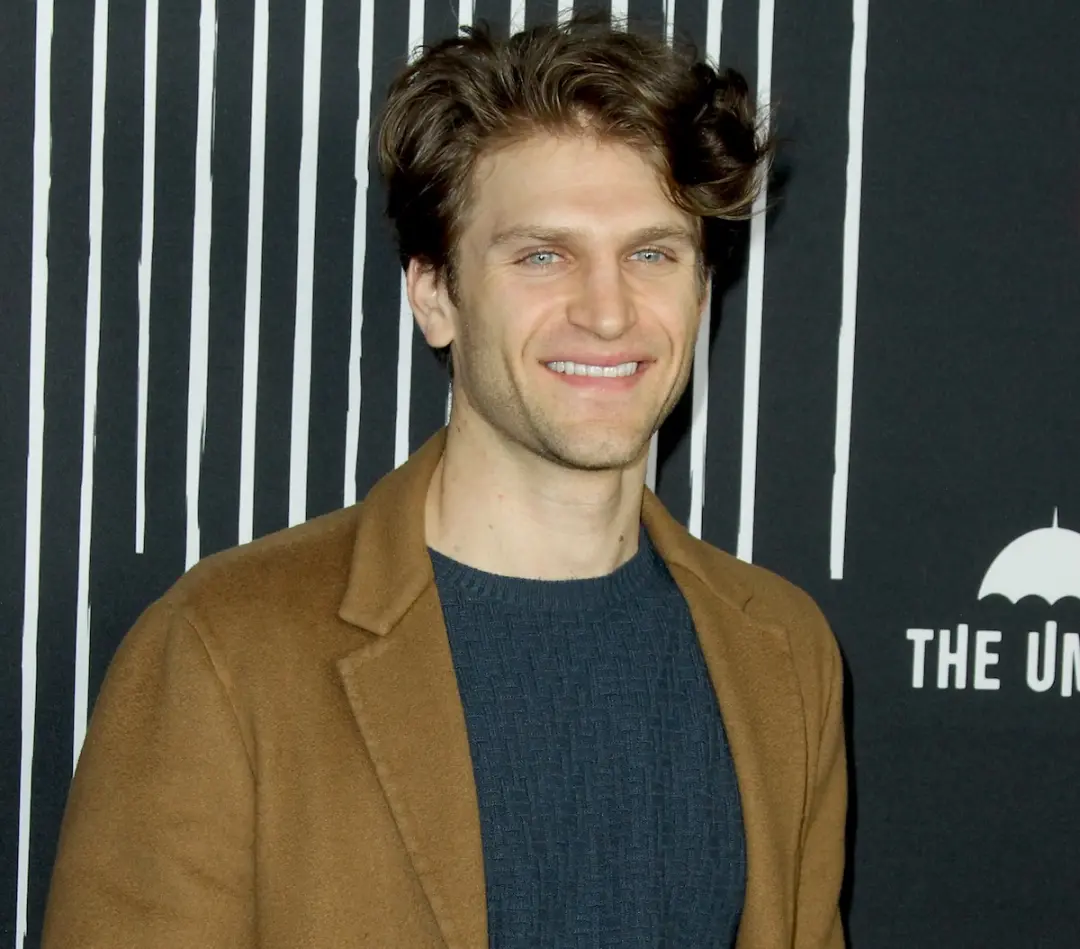 Keegan Allen foi assaltado à mão armada e apunhalado em West Hollywood por dois homens mascarados. Um ato de violência …