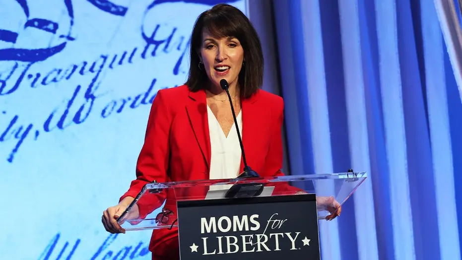 Mais de 13 mil distritos escolares vão ser monitorados por inteligência artificial. A organização Moms for Liberty usa …