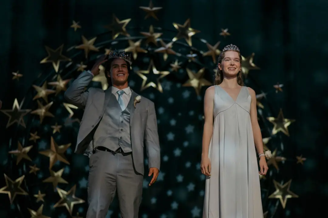 Mike Flanagan e Becky Philpott mostraram como conseguiram fazer um baile de formatura mortal em Carrie, na Prime Video.…
