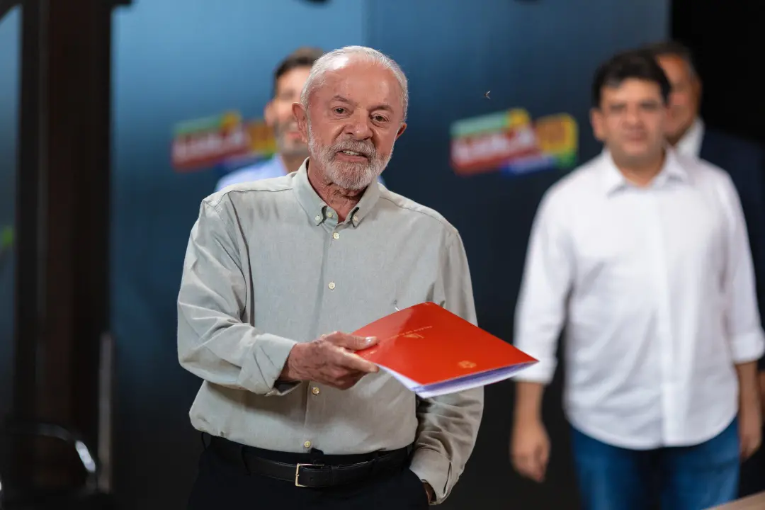 Manual da virada, com 19 páginas, propõe ações para a campanha de Lula focando em conversas privadas e eleitores 70+. A…