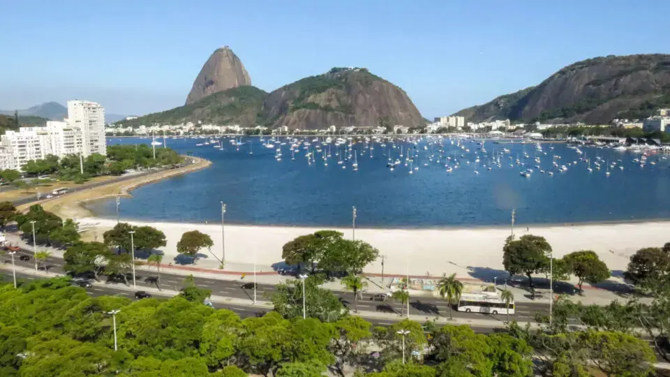 37 graus no Rio de Janeiro no sábado do feriadão. O calor forte pode vir junto com pancadas de chuva e ventos fortes à …