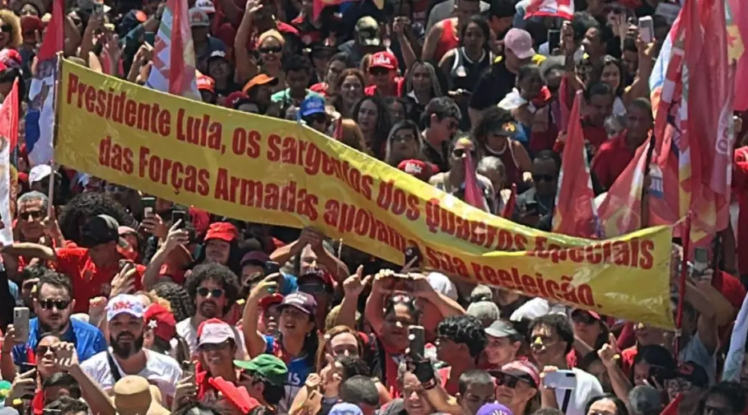Sargentos dos Quadros Especiais das Forças Armadas apoiaram Lula em ato em Ceilândia. É sempre interessante ver como as…