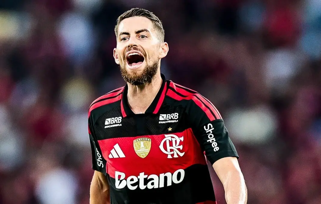 Jorginho tá suspenso no clássico contra o Fluminense, depois da expulsão no jogo com o Santos. O elenco tá com vários d…