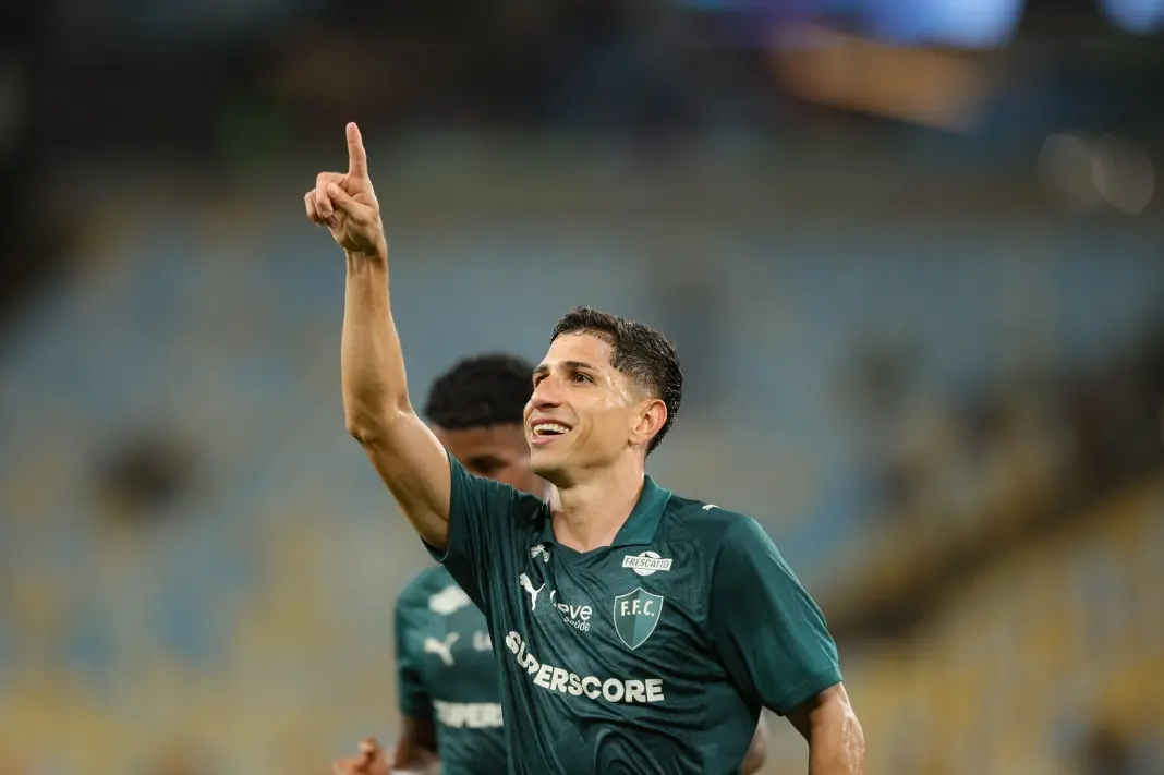 Fluminense bate recorde histórico com 809 passes certos no Maracanã. Domínio total no jogo contra o Coritiba mostra a f…