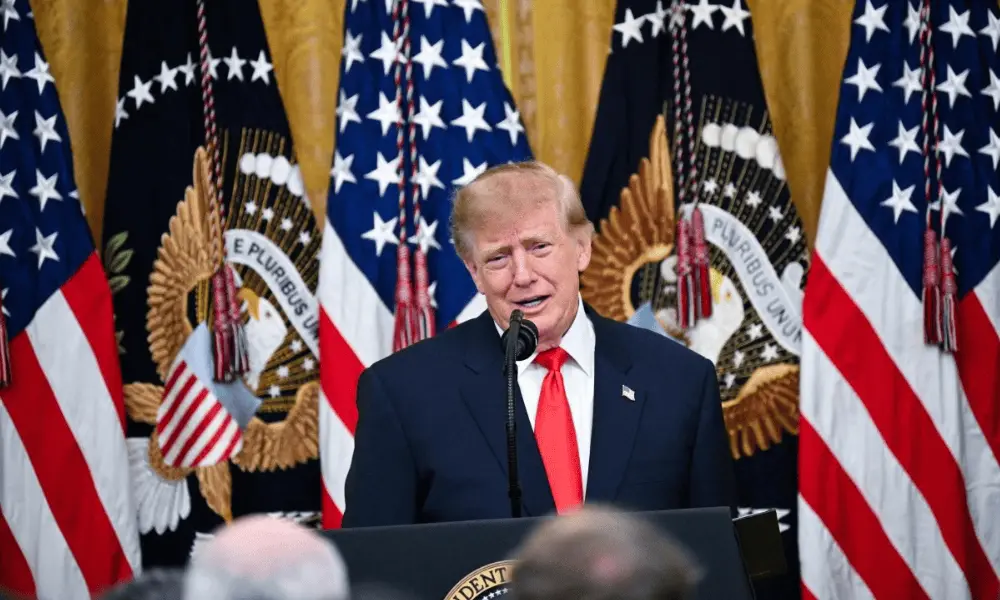 Estados Unidos aplicou sanções contra o Tribunal Penal Internacional, prometendo parar as atividades, logo após a juris…