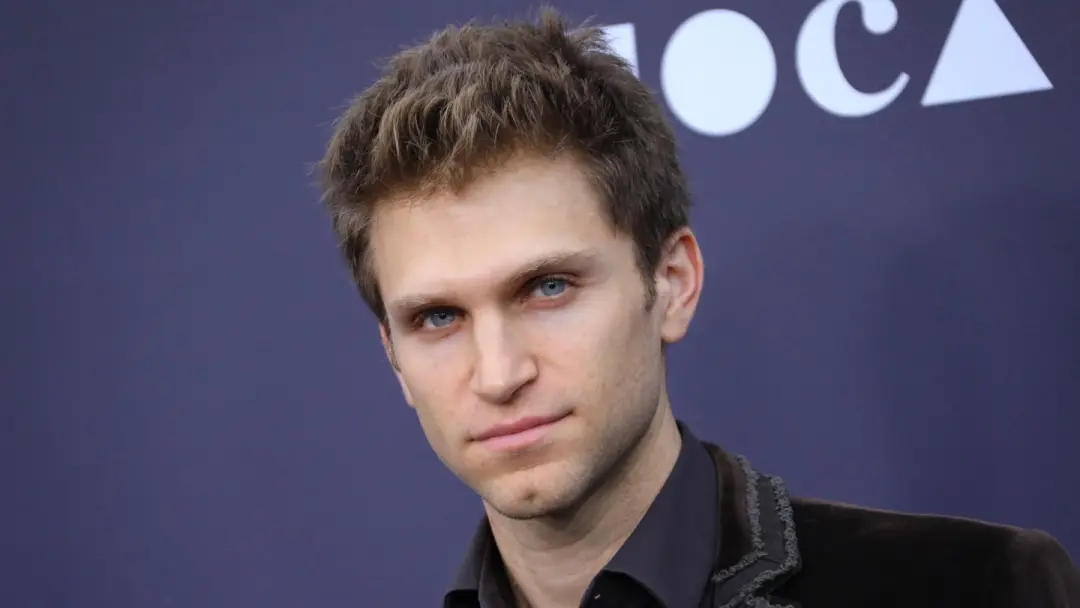 Ator Keegan Allen foi assaltado à mão armada em West Hollywood. Isso mostra que a segurança não tá mais garantida na ár…