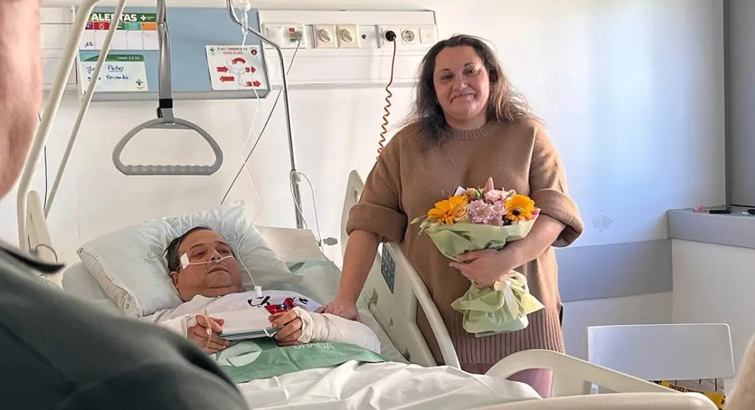 No hospital de Braga, em Portugal, um paciente realizou seu casamento em leito durante a internação. É possível ver a n…