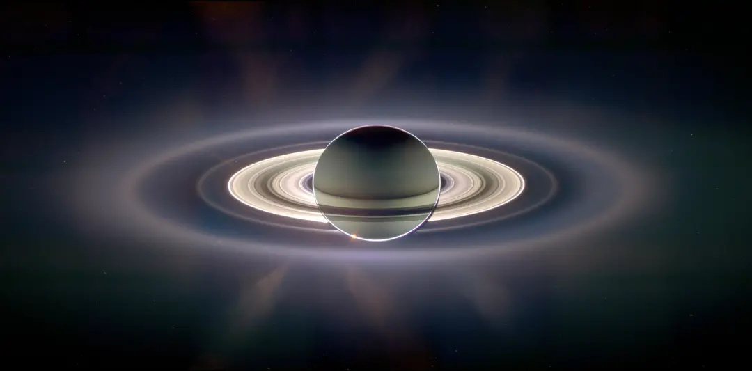Saturno ainda tá visível no céu nessa semana, mesmo depois da oposição de domingo. É fácil ver a luminosidade a olho nu…