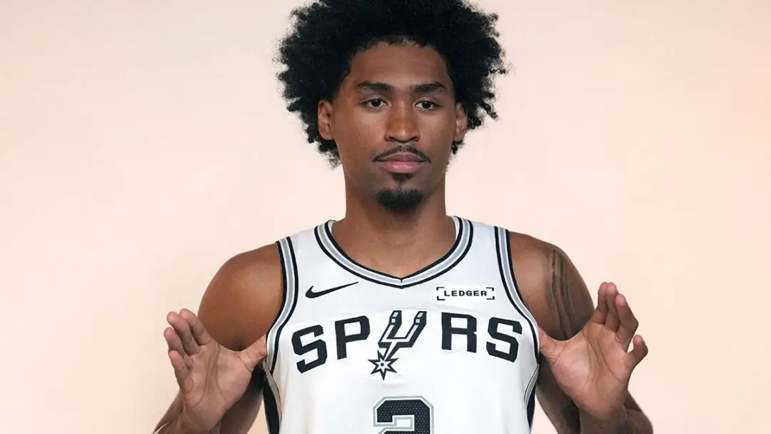 Dylan Harper fala sobre a ofensiva dos Spurs ser a melhor da NBA, citando o trio Fox, Castle e Harper. A união e a capa…
