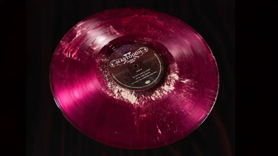 Mastodon lançou uma edição especial do vinil do Marrow Deep usando dentes fósseis de mamute reais. Curti a ideia da ban…