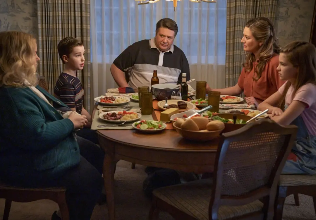 Iain Armitage teve trechos do livro falando sobre ser um colega difícil no set de Young Sheldon. É normal em qualquer t…
