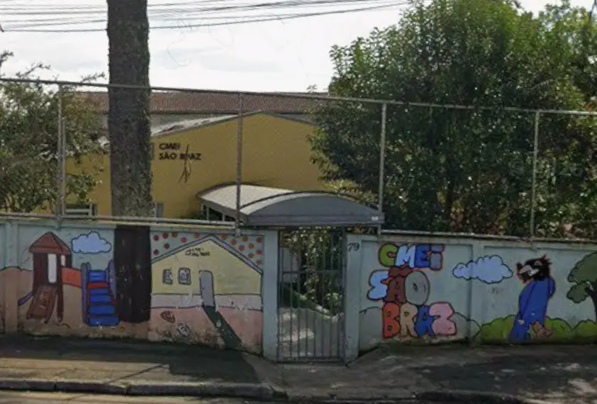 Vinte crianças em reféns em escola municipal de Curitiba. O homem armado com faca no CMEI do São Braz exige negociação …