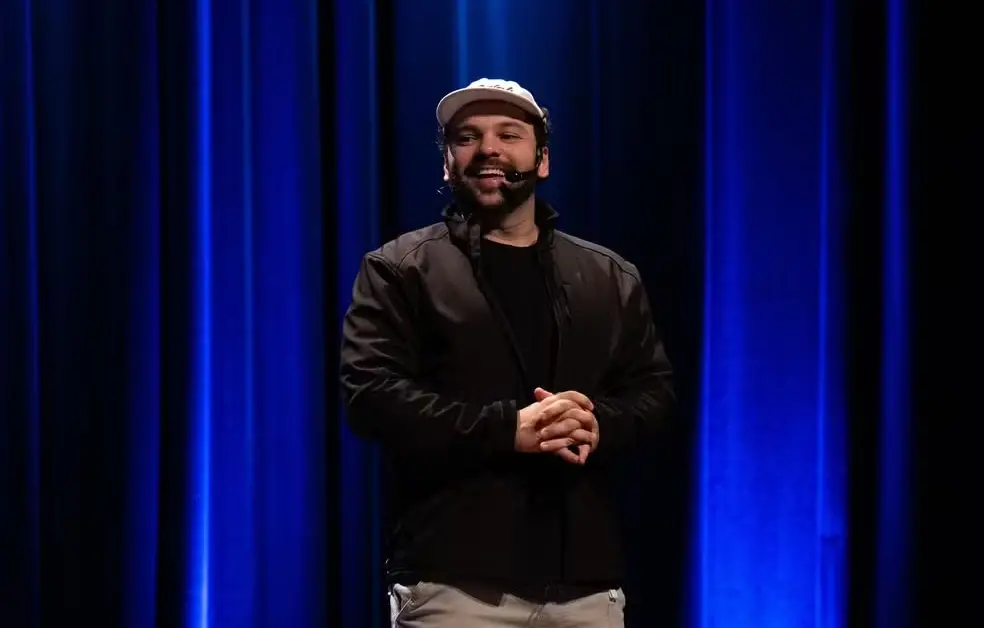 Raphael Ghanem vai se apresentar em Goiânia nesta sexta e sábado, às 21h30, no Teatro Rio Vermelho. O show de comédia c…