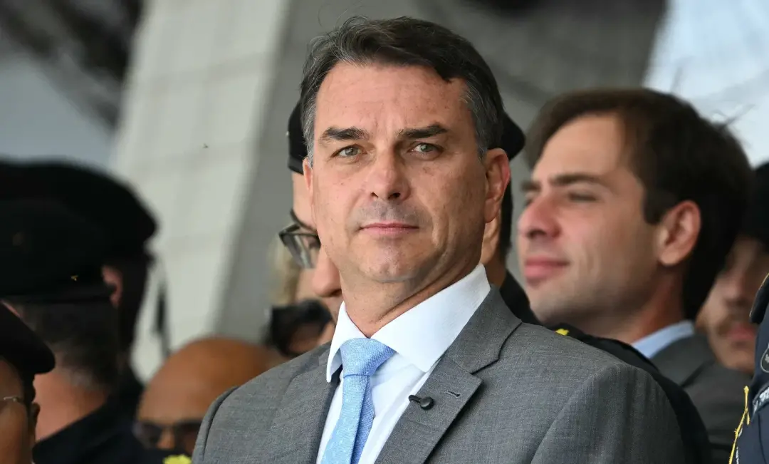 Flávio Bolsonaro prometeu manter o Bolsa Família caso eleito em encontro no Rio de Janeiro. Acho importante que ele tam…