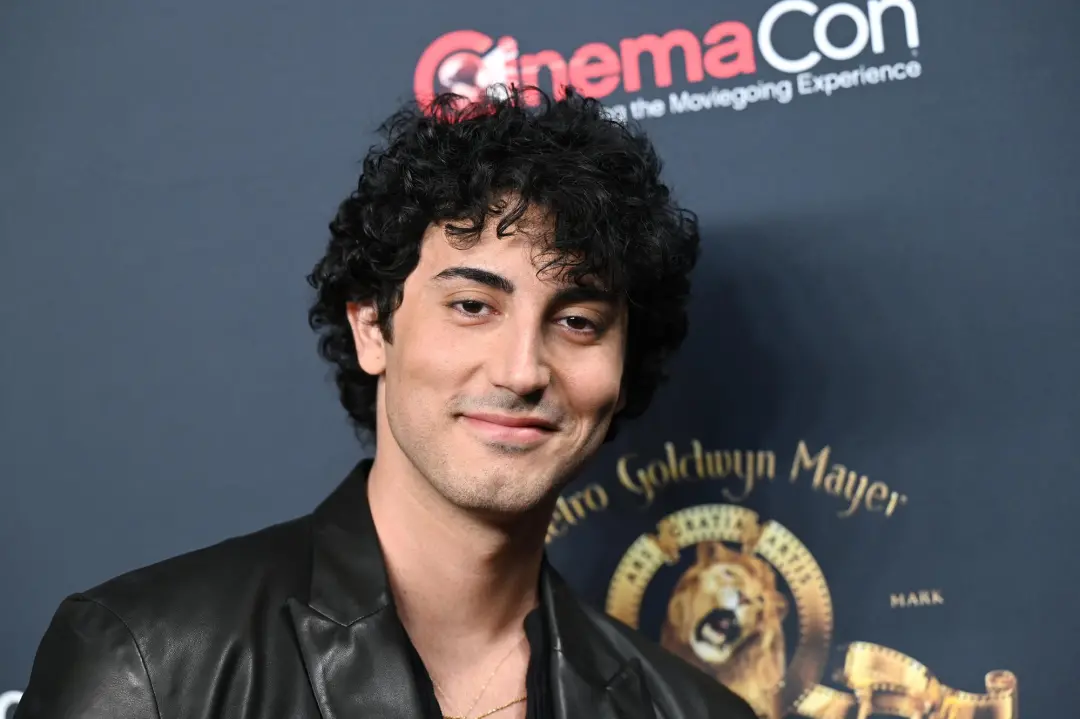 Anthony Ippolito mostrando a fome de um jovem no trailer de I Play Rocky, com o sotaque inconfundível de Sylvester Stal…