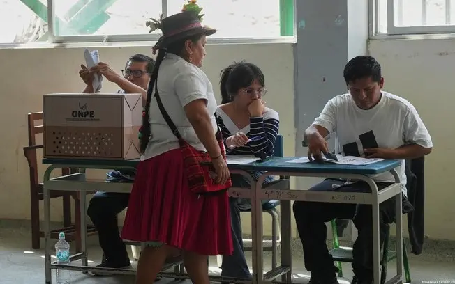 Queropalca, no Peru, elege Simeón Flores como prefeito de centro-esquerda com 229 votos, vencendo um rival de extrema d…