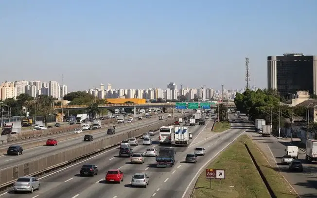 Via Dutra e Rio-Santos devem receber 1,6 milhão de veículos no feriado. O fluxo intenso na saída, especialmente sexta, …