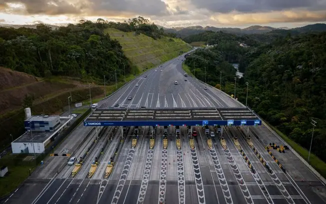5,3 milhões de carros devem rodar em São Paulo no feriado de 12 de outubro. O tráfego pesado nas saídas da capital é pr…